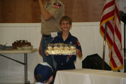 2008-11-22-Pack409-Bake-sale-20.JPG