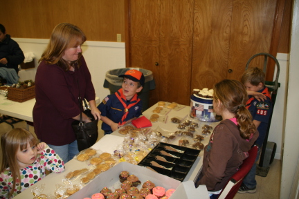 2008-11-22-Pack409-Bake-sale-29.JPG