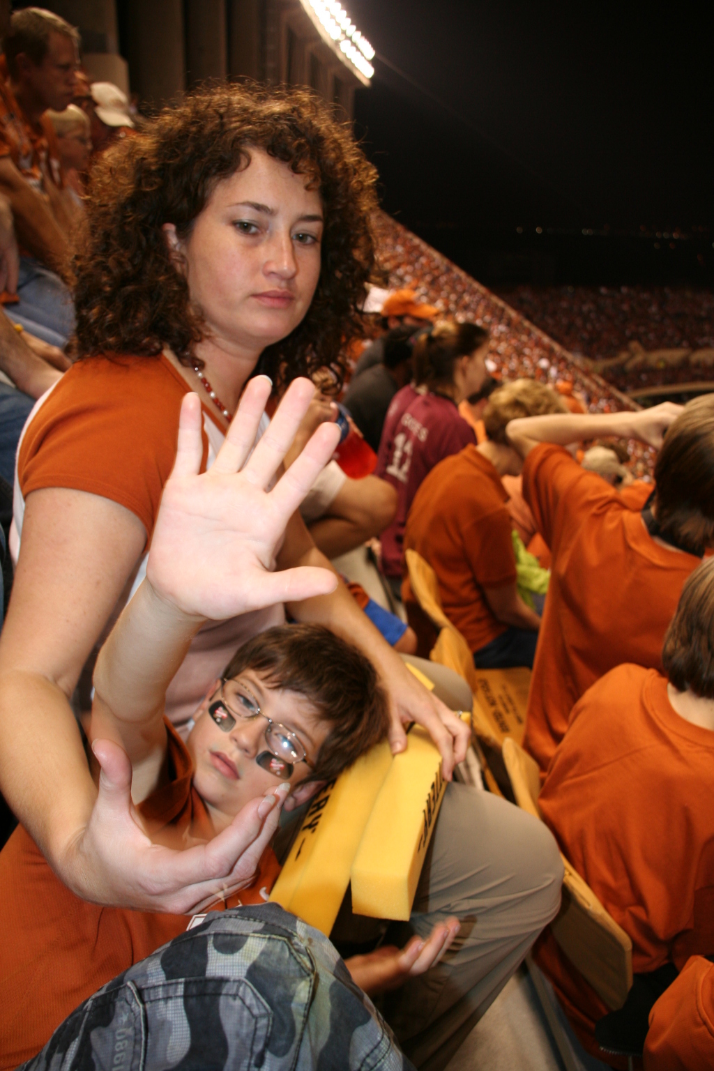2008/11(November)/ThanksGiving/1024x768_2008-11-27-ThanksGiving-88-Aggie-Game-49-9-Suzi-Dax.JPG