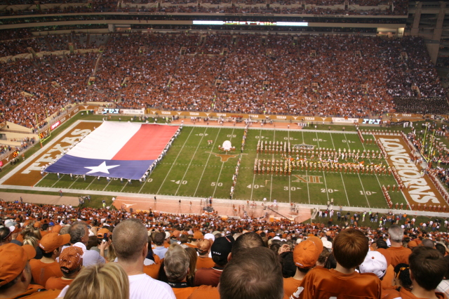 2008/11(November)/ThanksGiving/640x480_2008-11-27-ThanksGiving-76-Aggie-Game-49-9.JPG