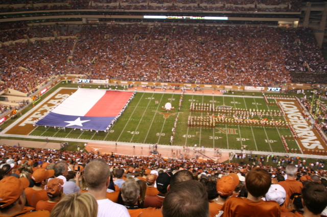 2008/11(November)/ThanksGiving/640x480_2008-11-27-ThanksGiving-77-Aggie-Game-49-9.JPG