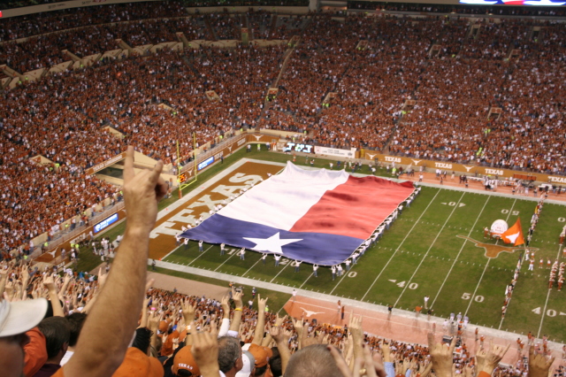 2008/11(November)/ThanksGiving/640x480_2008-11-27-ThanksGiving-82-Aggie-Game-49-9.JPG