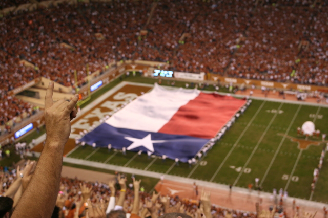 2008/11(November)/ThanksGiving/640x480_2008-11-27-ThanksGiving-83-Aggie-Game-49-9.JPG
