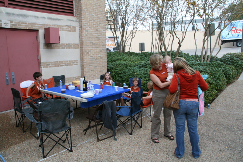 2008-11-27-ThanksGiving-22-Dax-Katie-Kyla-Chance-Vale-Janeen-Sydney.JPG