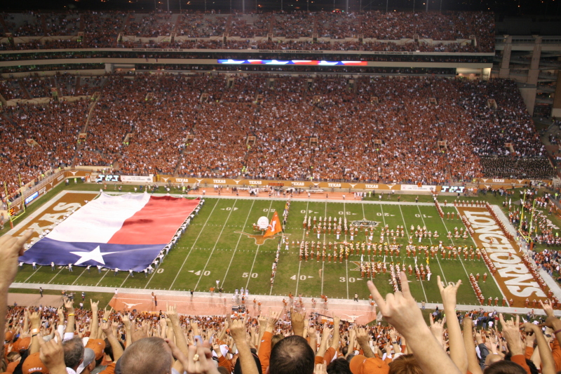 2008/11(November)/ThanksGiving/800x600_2008-11-27-ThanksGiving-81-Aggie-Game-49-9.JPG