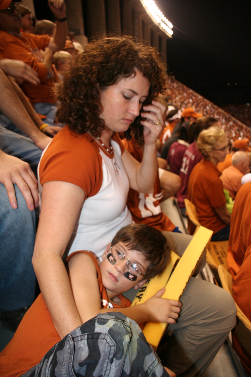 2008/11(November)/ThanksGiving/800x600_2008-11-27-ThanksGiving-87-Aggie-Game-49-9-Suzi-Dax.JPG