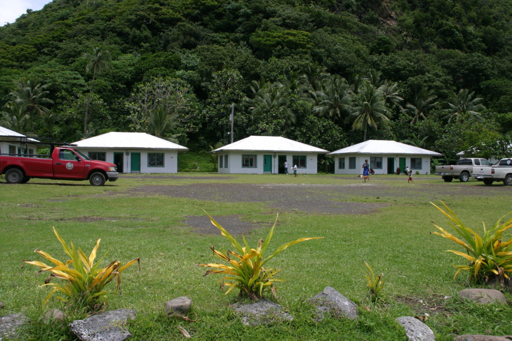 2008/Best_of/1024x768_2008-01-17-American-Samoa-51-Green-School-GOOD.JPG