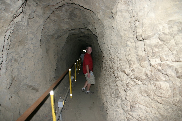 2008-01-11-Hawaii-Diamond-Head-Crater-25-Bill-Tunnel-GOOD.JPG