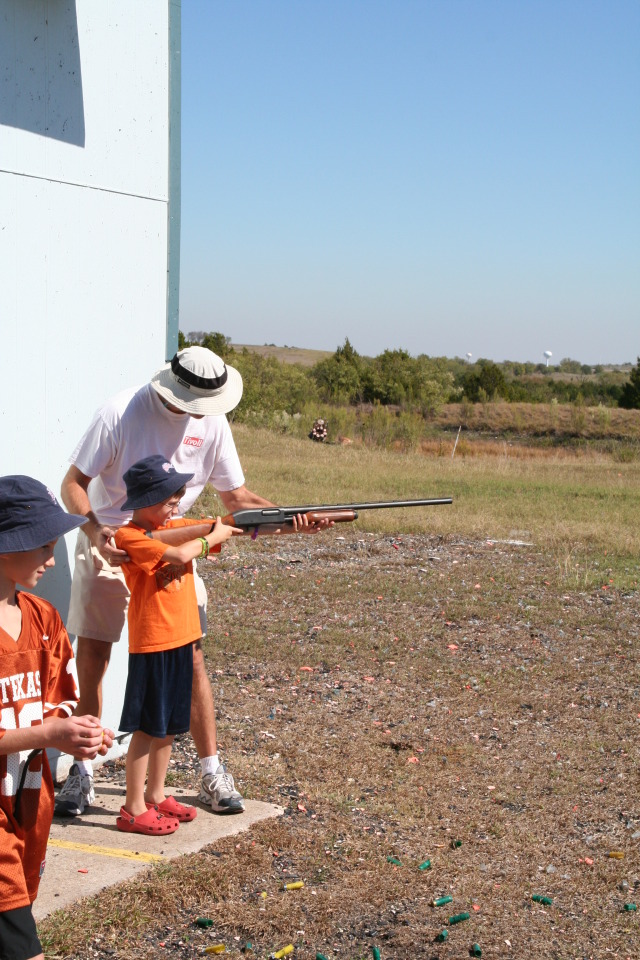 2008/Best_of/640x480_2008-10-19-Skeet-Range-24-Travis-Dax-GOOD.JPG