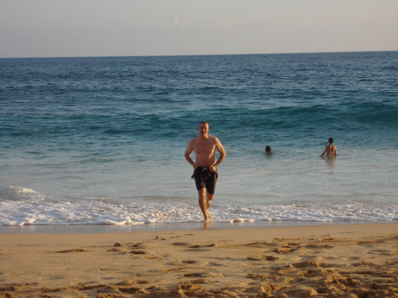 2008/Best_of/800x600_2008-01-08-Hawaii-20-Sandy-Beach-Travis-GOOD.JPG