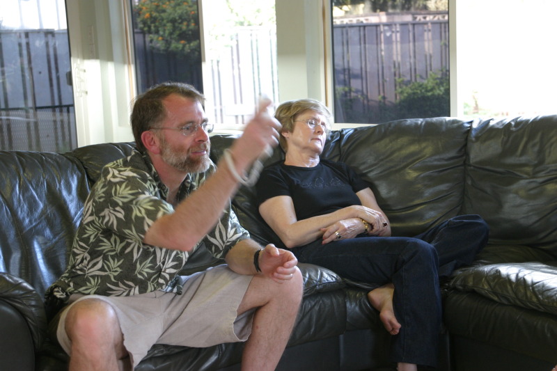 2008-01-12-Hawaii-14-Joes-House-Rob-bowling-Juanita-sleeping-GOOD.JPG
