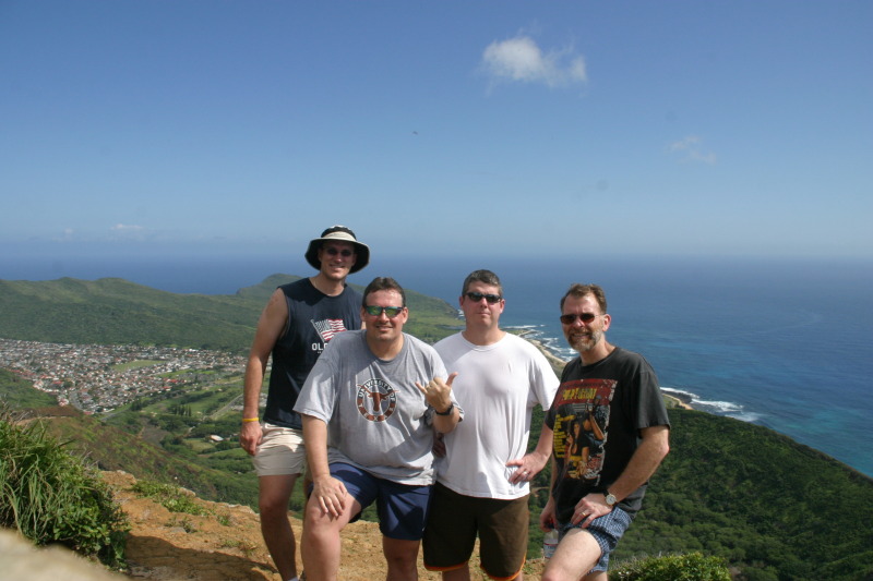 2008/Best_of/800x600_2008-01-12-Hawaii-KoKo-Crater-08-Travis-Steve-Bill-Rob-GOOD.JPG