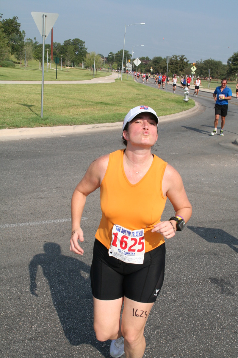 2008/Best_of/800x600_2008-09-01-Austin-Triathalon-118-Suzi-Run-GOOD.JPG