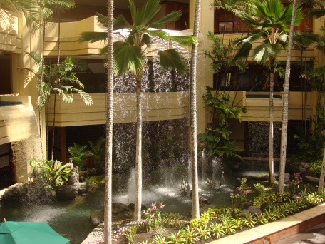 2008-01-04-Hawaii-44-Hyatt-lobby-waterfall-GOOD.JPG
