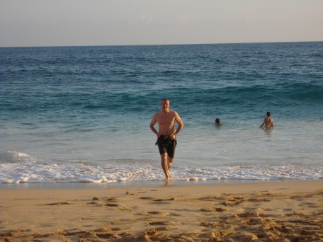 2008-01-08-Hawaii-20-Sandy-Beach-Travis-GOOD.JPG