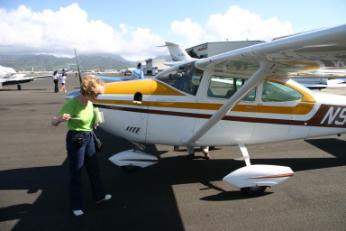 2008-01-19-Hawaii-Juanita-Cesna-006-checking-oil-GOOD.JPG
