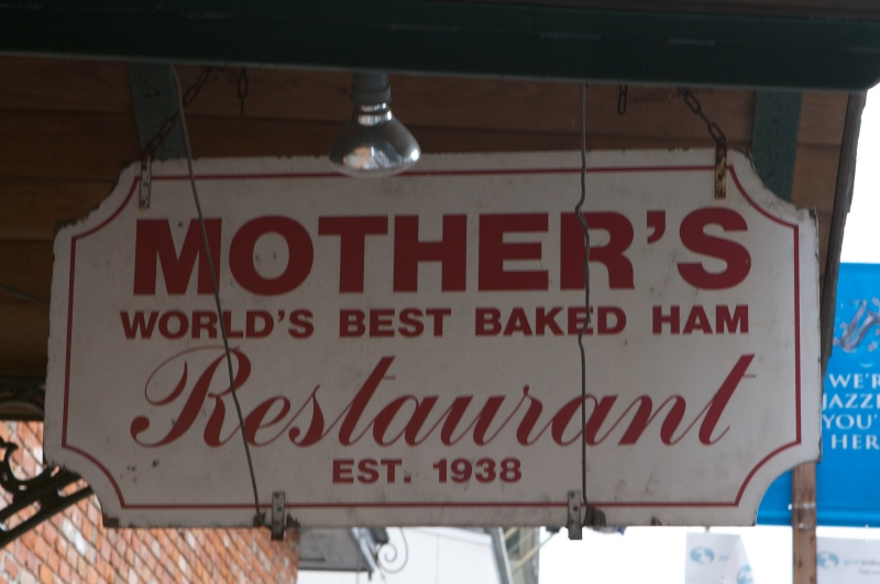 2009-02-01-New-Orleans-03-Mothers.jpg
