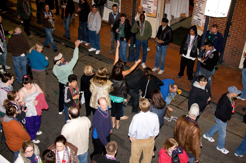 2009/02(February)/02_19_Mardi_Gras_Balcony/1024x768_2009-02-19-Balcony-Party-06.jpg