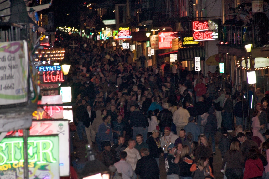 2009/02(February)/02_19_Mardi_Gras_Balcony/1024x768_2009-02-19-Balcony-Party-15.jpg