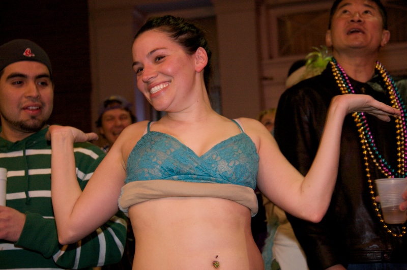 2009/02(February)/02_19_Mardi_Gras_Balcony/800x600_2009-02-19-Balcony-Party-04.jpg