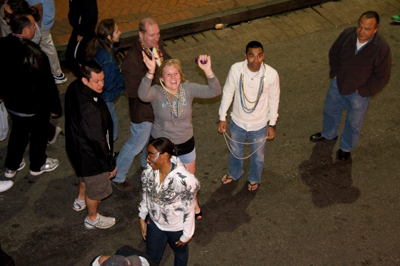 2009/02(February)/02_19_Mardi_Gras_Balcony/800x600_2009-02-19-Balcony-Party-05.jpg