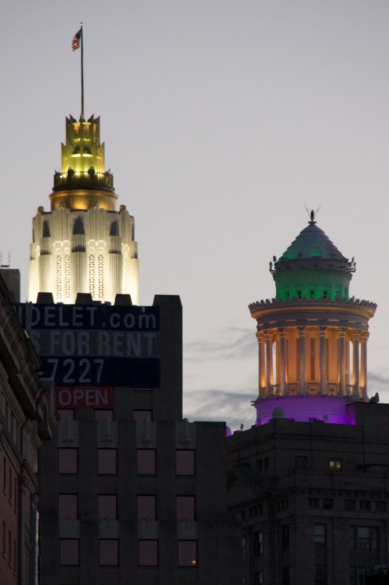 2009/02(February)/02_19_Mardi_Gras_Balcony/800x600_2009-02-19-Balcony-Party-12.jpg