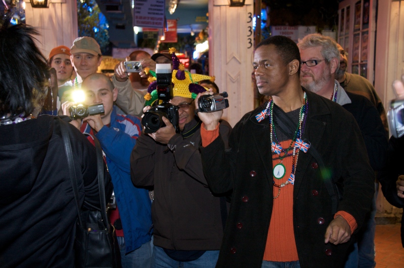 2009/02(February)/02_19_Mardi_Gras_Balcony/800x600_2009-02-19-Balcony-Party-23.jpg