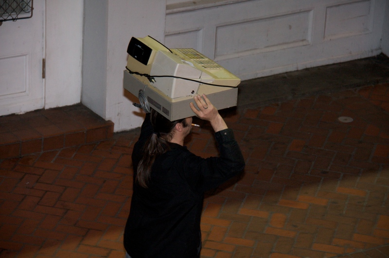 2009/02(February)/02_19_Mardi_Gras_Balcony/800x600_2009-02-19-Balcony-Party-57-Cash-Register.jpg