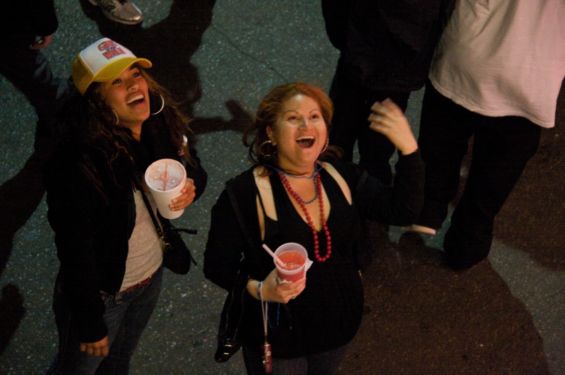 2009/02(February)/02_19_Mardi_Gras_Balcony/800x600_2009-02-19-Balcony-Party-77.jpg