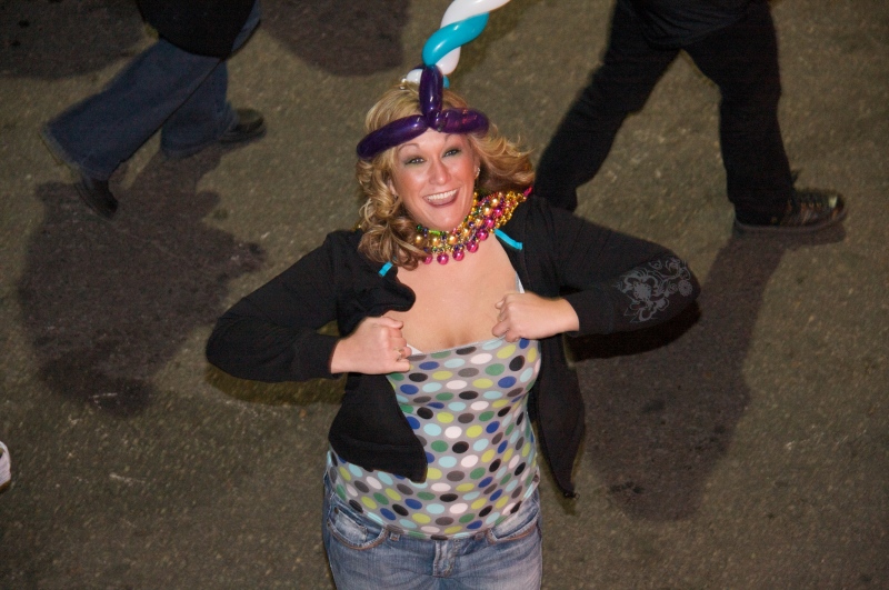 2009/02(February)/02_19_Mardi_Gras_Balcony/800x600_2009-02-19-Balcony-Party-80.jpg