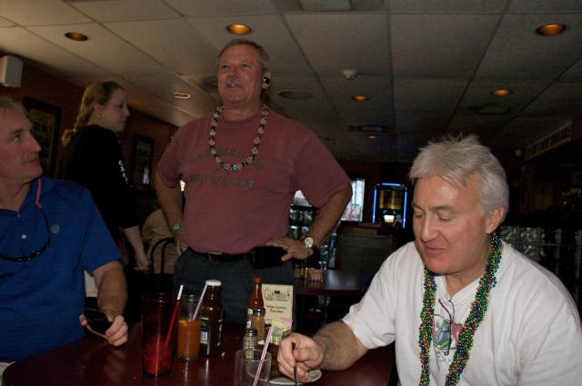 2009/02(February)/02_21_1_Endymion_Pre-Parade/640x480_2009-02-21-Pre-Parade-07-Howie-Jim-Mike.jpg