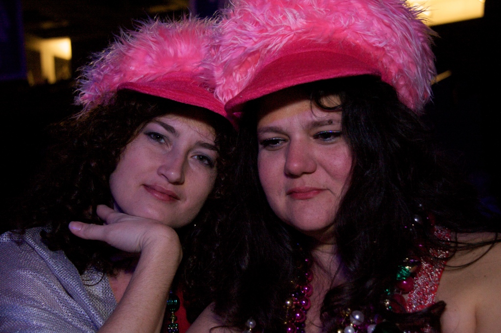 2009/02(February)/02_21_3_Endymion_Extravaganza/1024x768_2009-02-21-Extravaganza-66-Suzi-Kiffin-hats.jpg