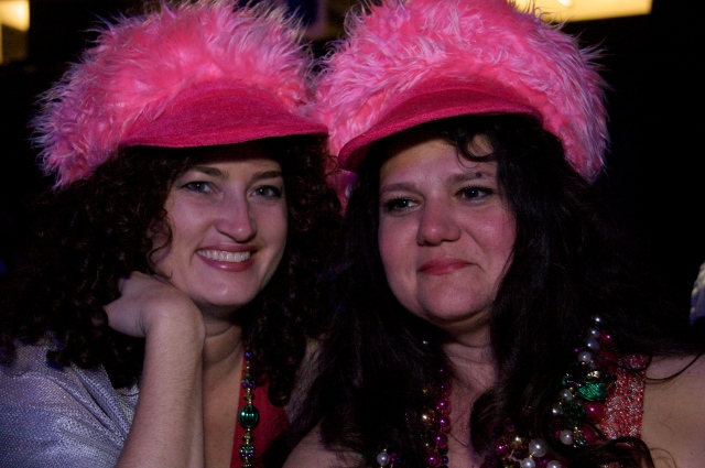 2009-02-21-Extravaganza-62-Suzi-Kiffin-hats.jpg
