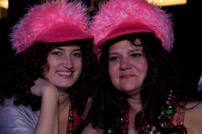 2009/02(February)/02_21_3_Endymion_Extravaganza/800x600_2009-02-21-Extravaganza-62-Suzi-Kiffin-hats.jpg