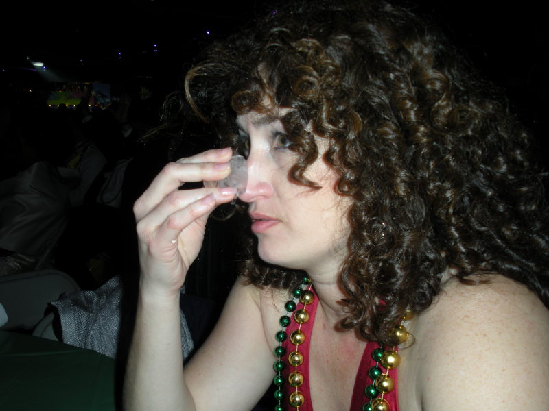 2009/02(February)/02_21_3_Endymion_Extravaganza/800x600_2009-02-21-Extravaganza-79-Suzi-Ice-after-beads-hit-nose.jpg
