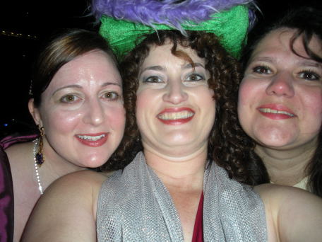 2009-02-21-Extravaganza-04-Marci-Suzi-Kiffin.jpg