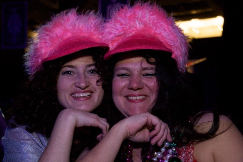 2009-02-21-Extravaganza-61-Suzi-Kiffin-hats.jpg