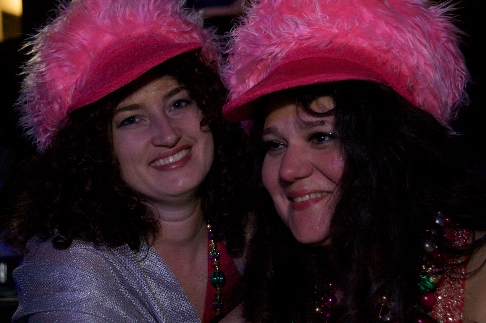 2009-02-21-Extravaganza-65-Suzi-Kiffin-hats.jpg
