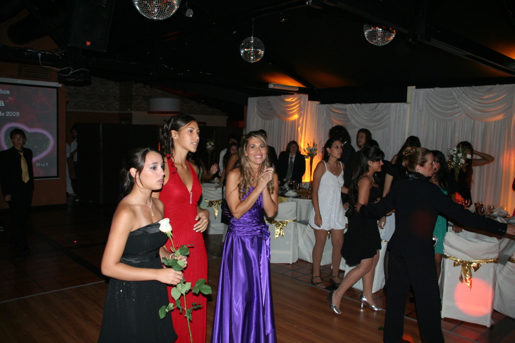 2009-03-13-111-Argentina-procession-Marianela-Adriana.JPG