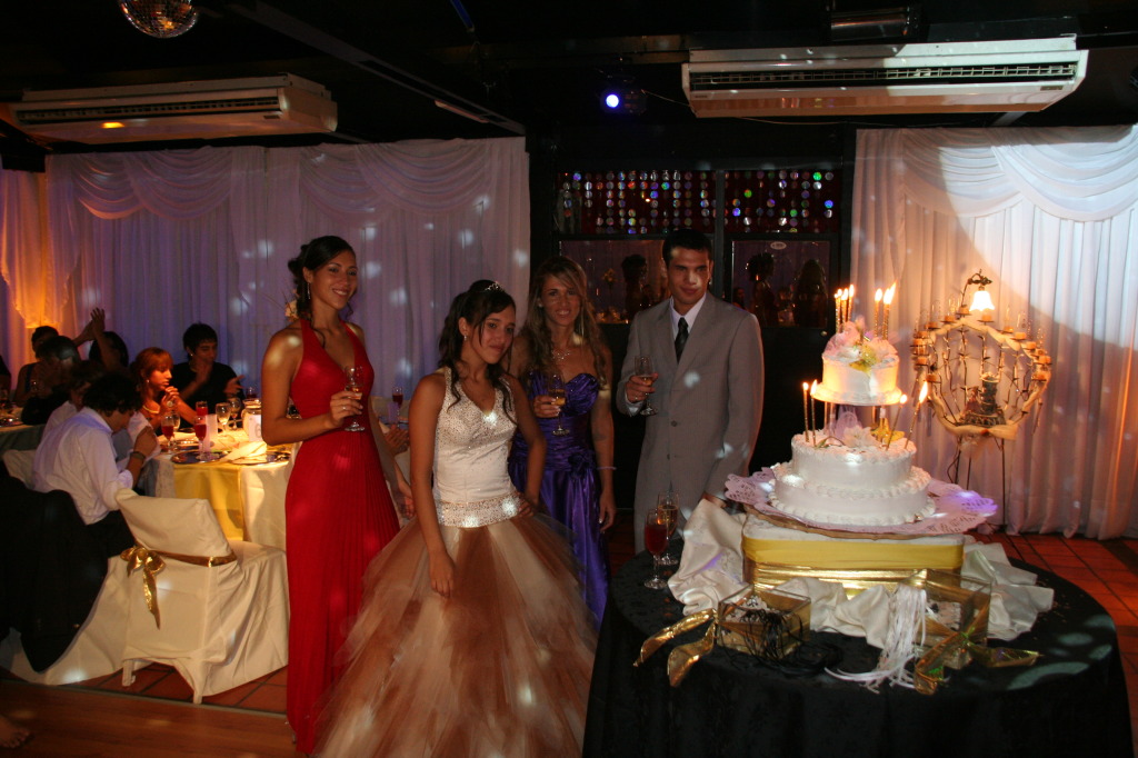 2009-03-13-390-Argentina-Marianela-Lucilia-Adriana-Lio-cake.JPG