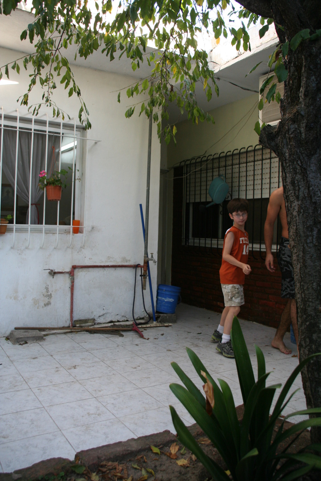 2009/03(March)/Argentina/4-Soccer-in-driveway/1024x768_2009-03-15-Argentia-045-Dax.JPG