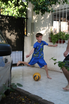 2009-03-15-Argentia-042-Lio-Chance-soccer-GOOD.JPG