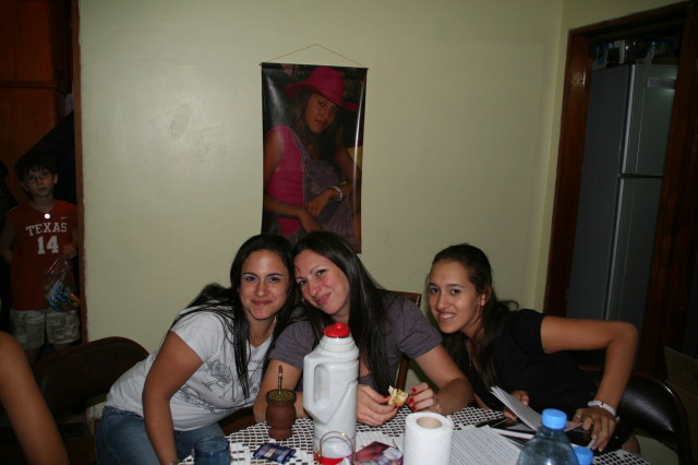 2009/03(March)/Argentina/5-Hanging-at-the-house/640x480_2009-03-15-Argentia-032-Dax-Fernanda-Laura-Lucila.JPG