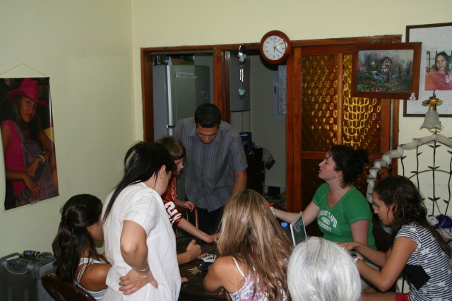2009/03(March)/Argentina/5-Hanging-at-the-house/640x480_2009-03-20-Argentina-10-Chance-Lio-Adriana-Suzi-Lucila-Susana-Marianela.JPG