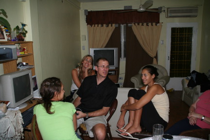 2009-03-18-Argentina-09-Lucila-Adriana-Travis-Marianela.JPG