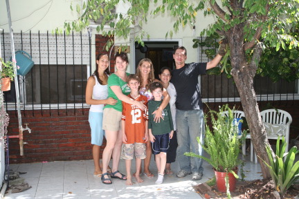 2009-03-20-Argentina-02-Marianela-Suzi-Chance-Adriana-Dax-Fernanda-Ruben.JPG