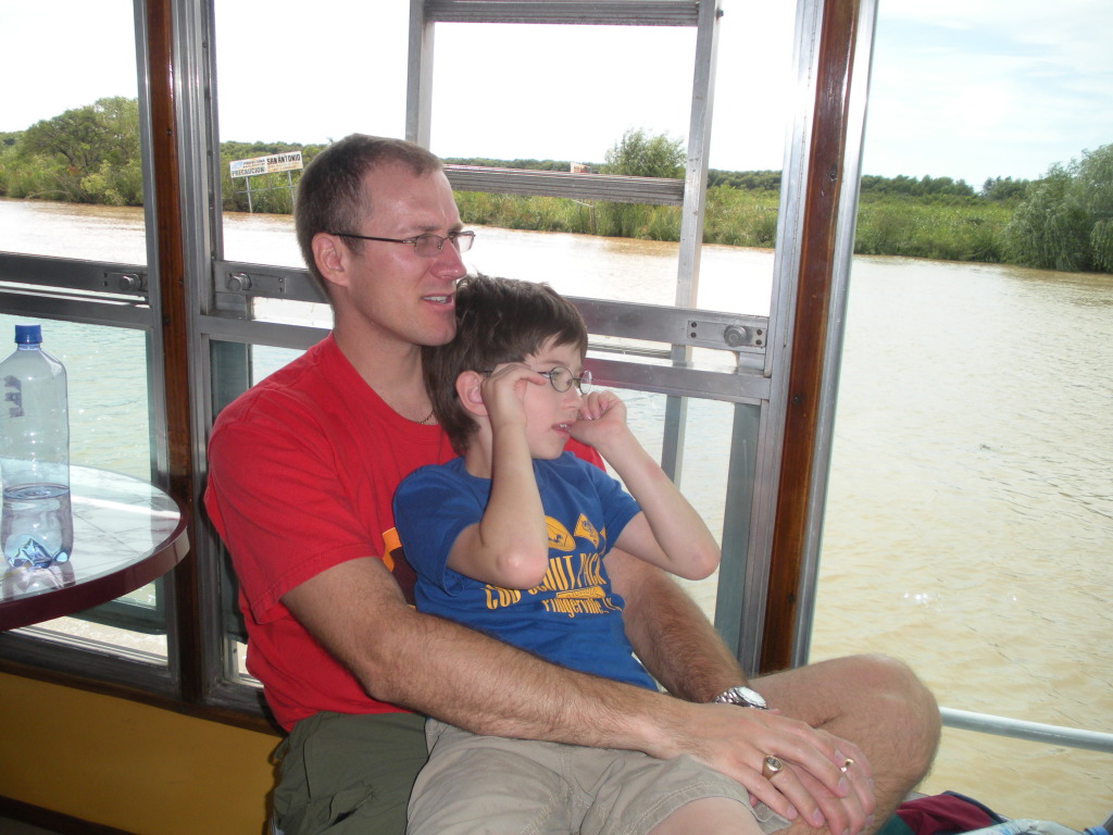 2009/03(March)/Argentina/6-Tigre/1024x768_2009-03-16-Tigre-Nikon-12-Travis-Dax.JPG