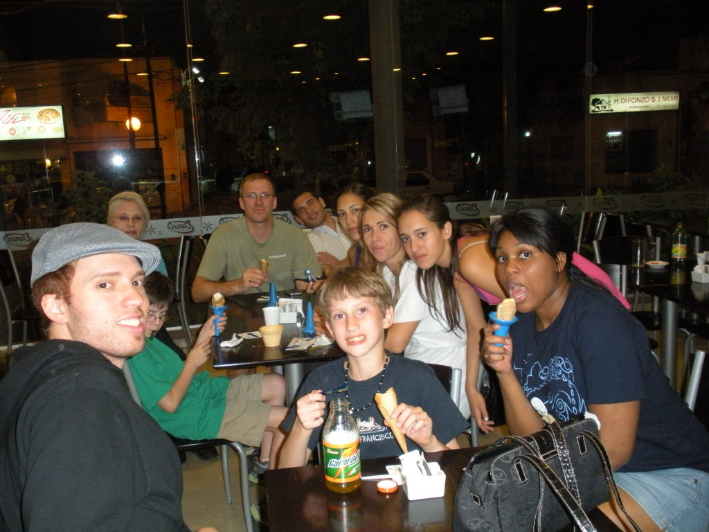 2009-03-16-Tigre-Nikon-35-Dax-Mark-Travis-Lio-Chance-Adriana-Marianela-Lucila-Diane.JPG