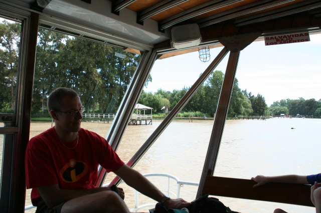 2009/03(March)/Argentina/6-Tigre/640x480_2009-03-16-Argentia-Tigre-15-Travis.JPG