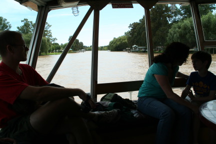 2009-03-16-Argentia-Tigre-20-Travis-Suzi-Dax.JPG